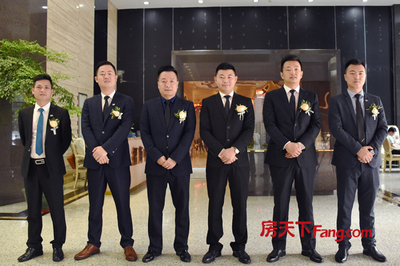 Q房網(wǎng)深圳東交易簽約中心正式揭牌，開(kāi)啟房地產(chǎn)經(jīng)紀(jì)服務(wù)新篇章